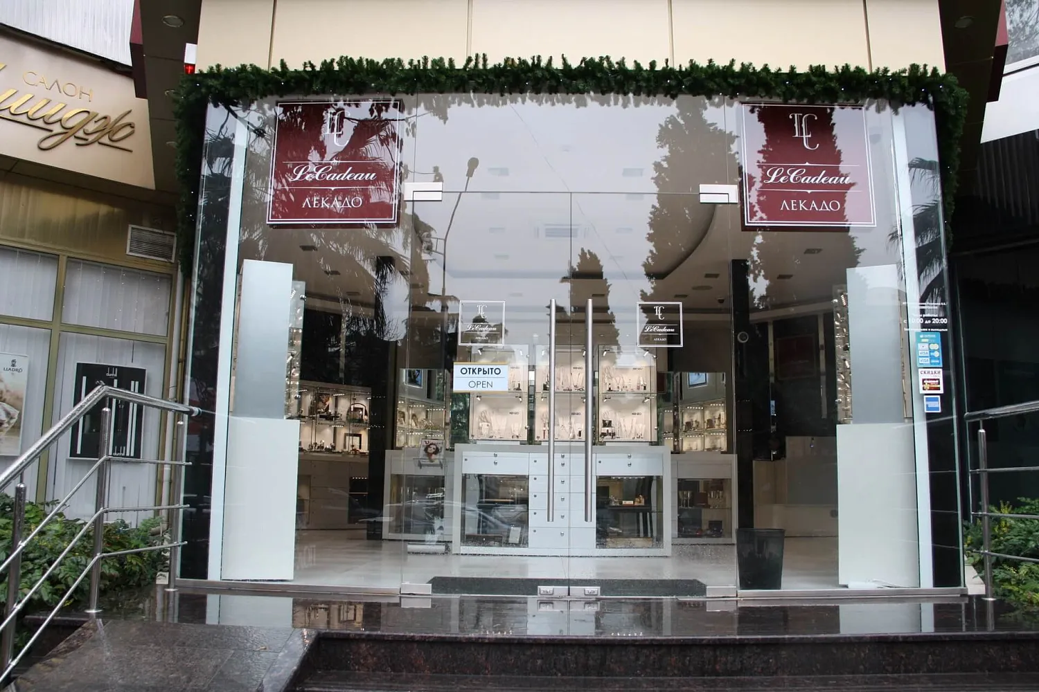 Двери из стекла